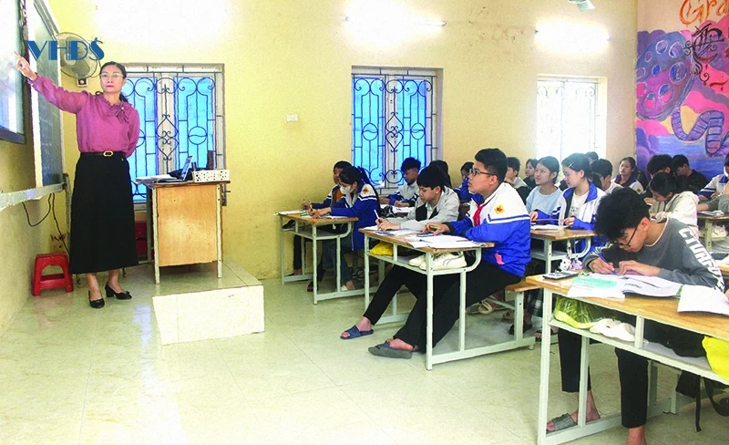 Miễn học phí, giảm nỗi lo...