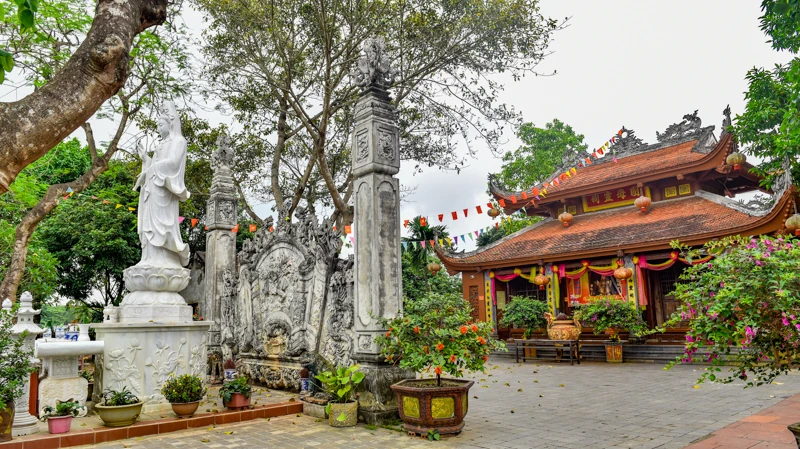 Linh thiêng đền Quốc Mẫu