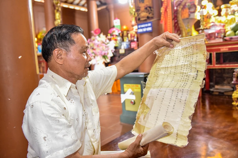 Linh thiêng đền Quốc Mẫu
