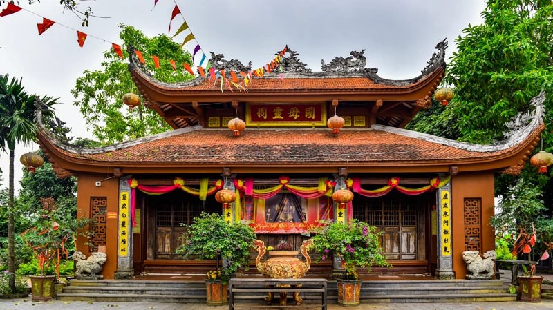 Linh thiêng đền Quốc Mẫu