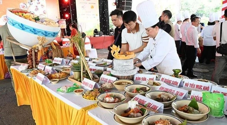 Tổ chức hoạt động xác lập kỷ lục 100 món ngon làm từ sợi gạo và bún