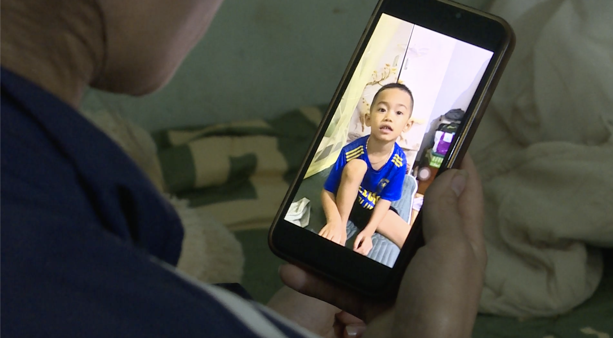 Những người thầy ở biên cương: Đi bộ vận động học sinh ra lớp, góp chiếc áo ấm cho trò nghèo...
