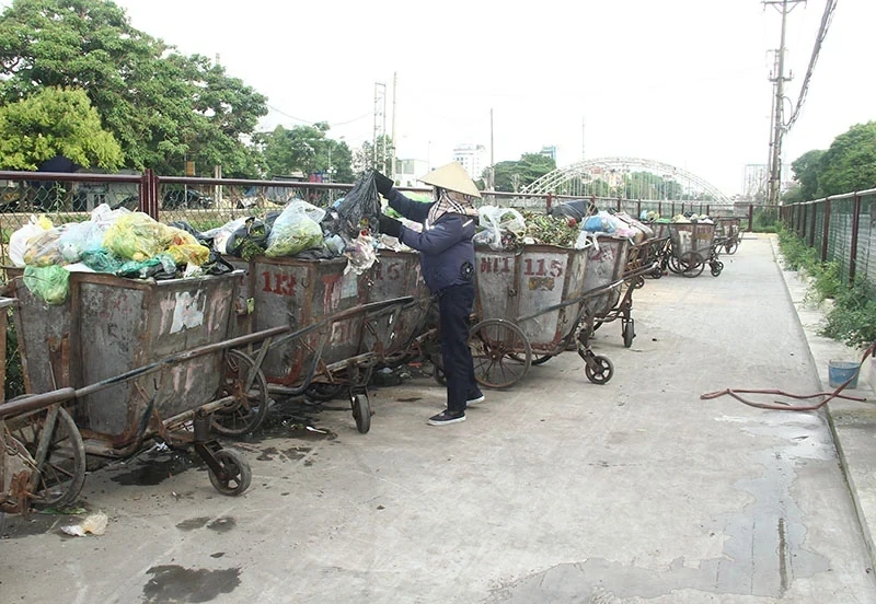 Khẩn trương giải quyết tình trạng ô nhiễm môi trường tại Khu xử lý rác thải Đông Nam