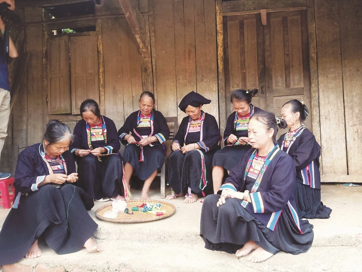 Ngày này năm xưa (27/11): Ngày Truyền thống ngành Dầu khí Việt Nam; Đồng bào các dân tộc Tày, Nùng, Thái, Mèo có chữ viết riêng của mình