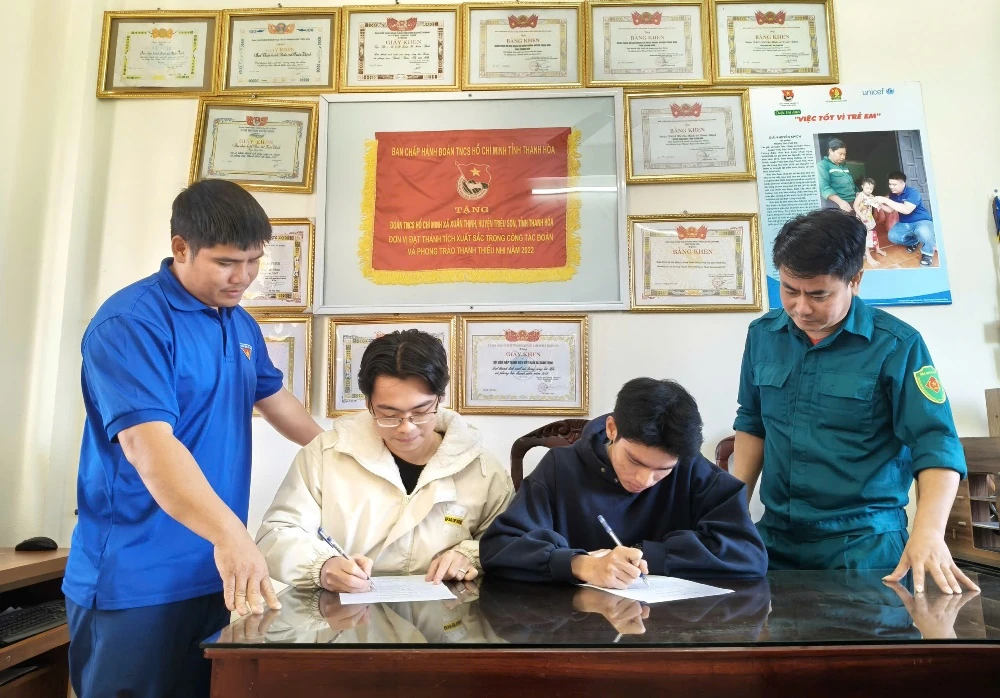 Những lá đơn tình nguyện