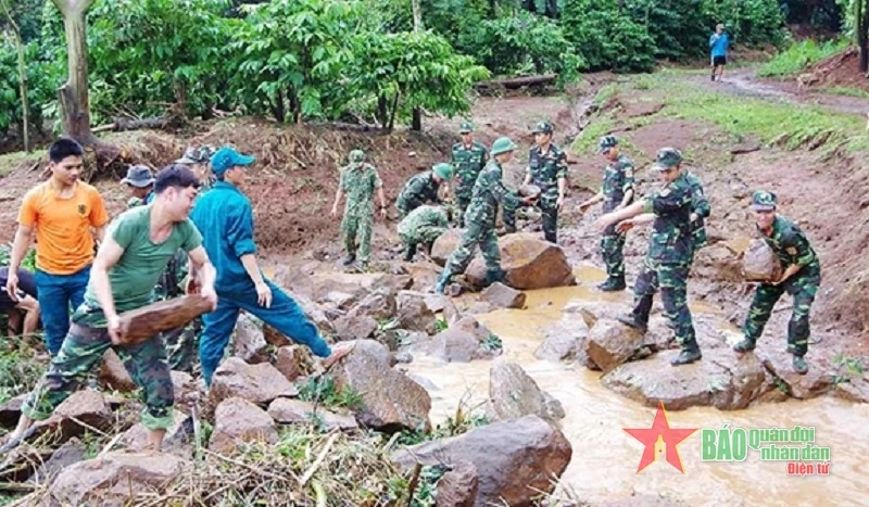 Ngày này năm xưa (8/12): Đoàn công nhân Cuba đầu tiên đến Việt Nam; sắc lệnh về động viên quốc phòng