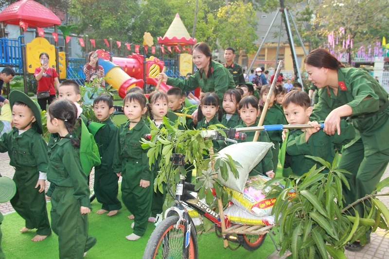 Học sinh mầm non đồng diễn kỷ niệm 81 năm Ngày thành lập Quân đội Nhân dân Việt Nam