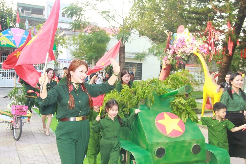 Nhiều trường học tổ chức hoạt động kỷ niệm Ngày thành lập Quân đội Nhân dân Việt Nam