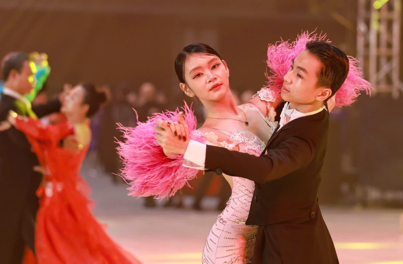 500 vũ công trình diễn Bản Tango Hà Nội được trao Kỷ lục Việt Nam