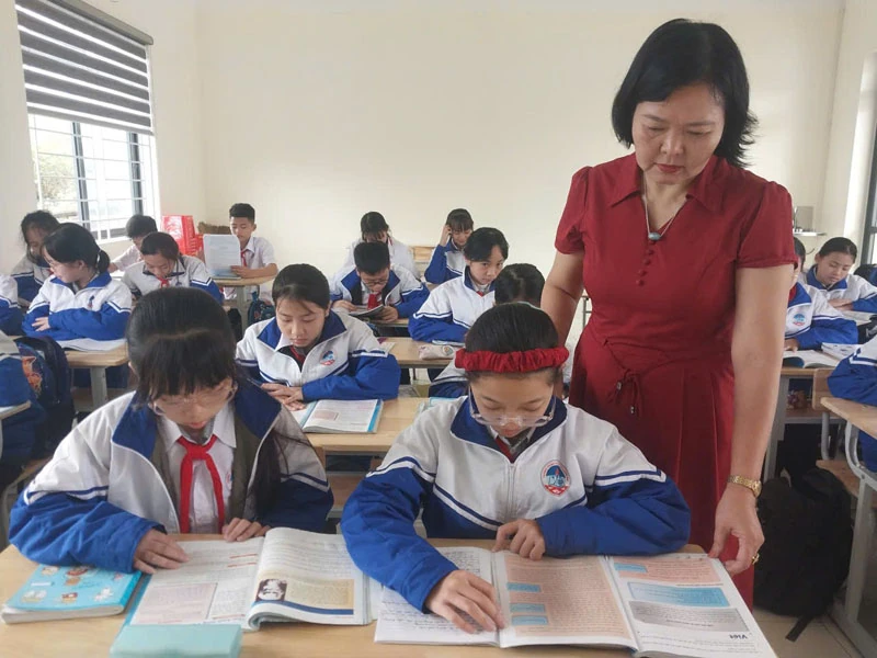 Sách giáo khoa thống nhất giúp ổn định nền tảng...