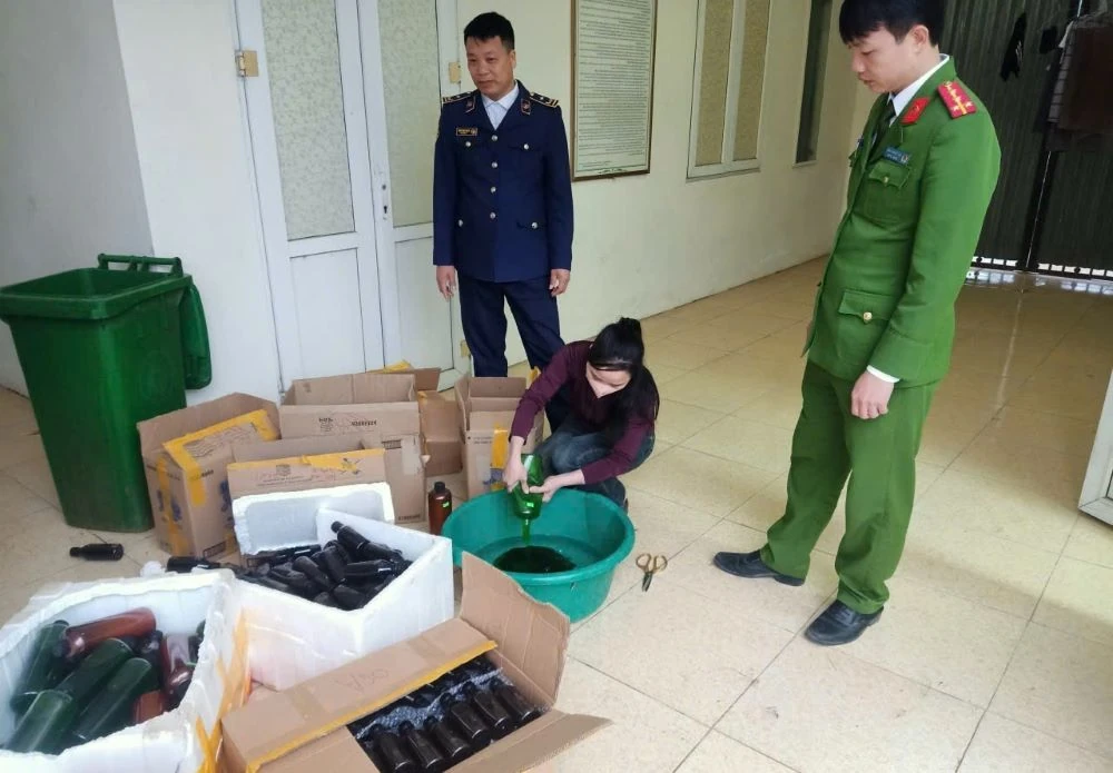 Buộc tiêu hủy hơn 400 sản phẩm mỹ phẩm không rõ nguồn gốc xuất xứ