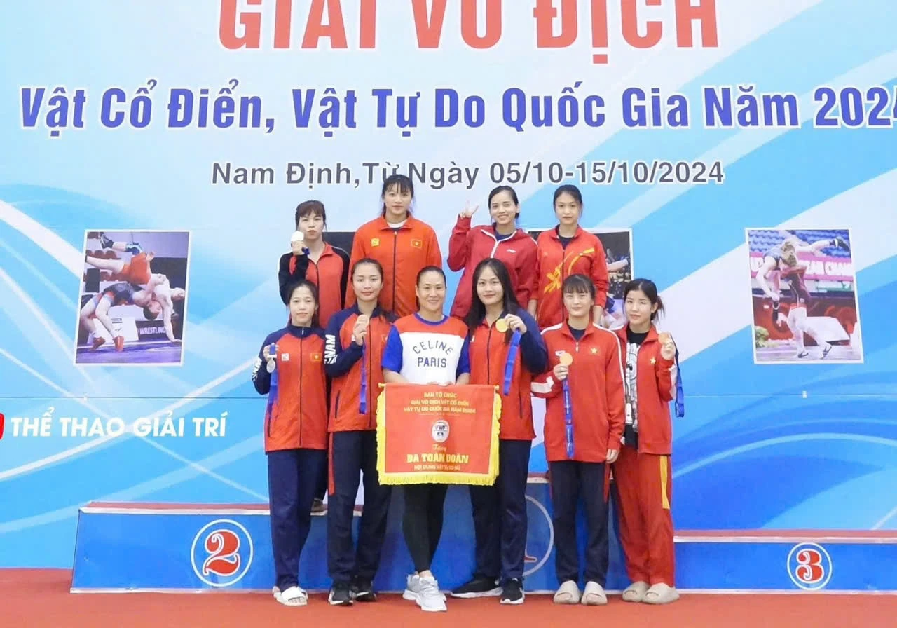Giọt nước mắt trên thảm đấu và ký ức không quên của “nữ hoàng” vật xứ Thanh