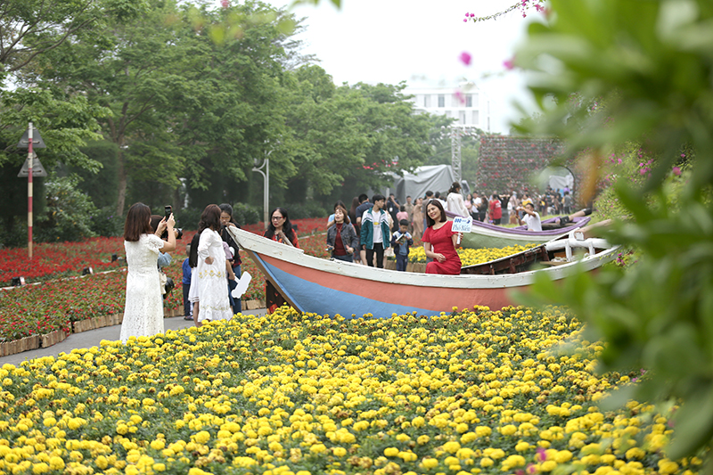 Khởi động mùa du lịch tại thành phố biển Sầm Sơn với sự có mặt của hàng vạn du khách
