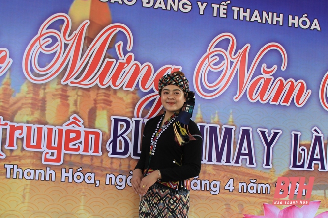 Hơn 300 sinh viên Lào tại Thanh Hóa vui đón Tết cổ truyền Bunpimay