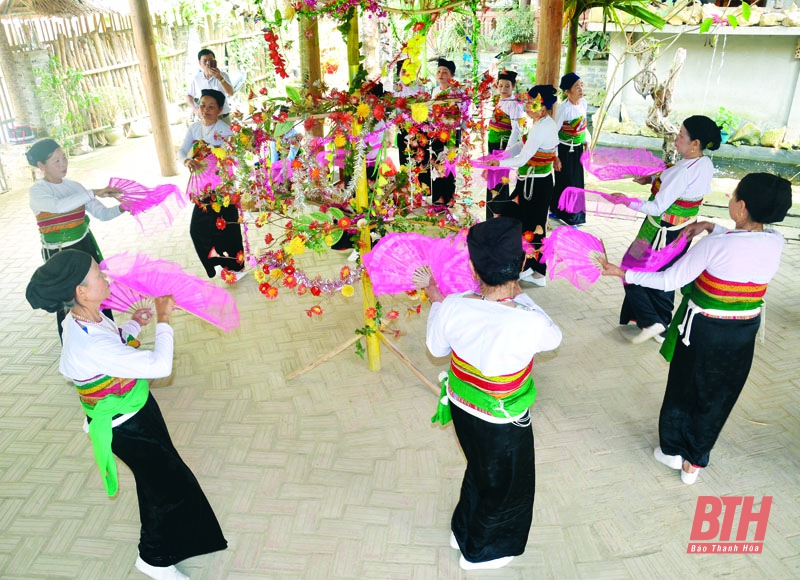 Về mường Khoòng nghe chuyện bảo tồn giá trị văn hóa Thái