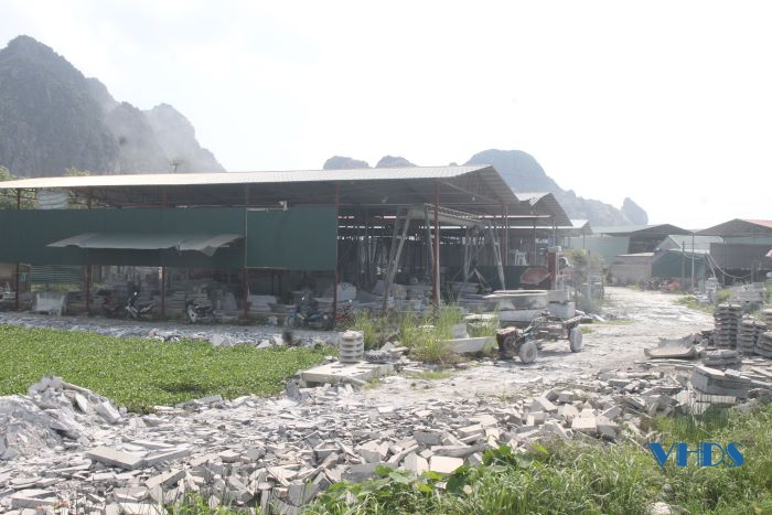 Bất cập môi trường tại cụm làng nghề chế tác, sản xuất đá Minh Tân