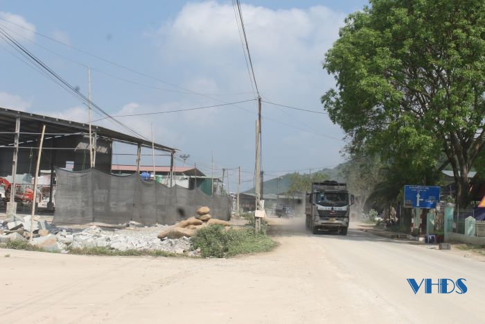 Bất cập môi trường tại cụm làng nghề chế tác, sản xuất đá Minh Tân