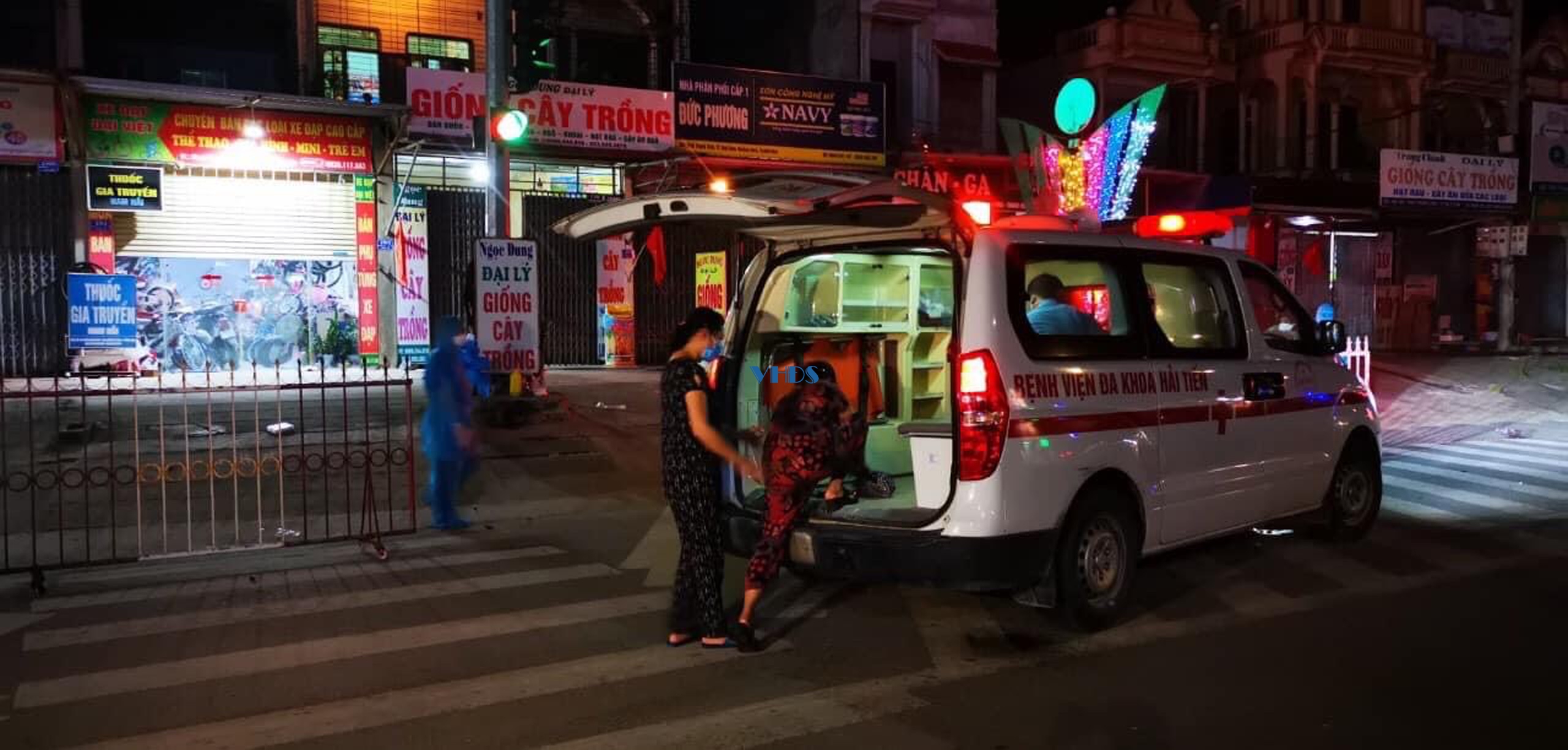 Huyện Hoằng Hoá trắng đêm truy vết các trường hợp liên quan đến ca tái dướng tính với SARS-CoV-2 tại thị trấn Bút Sơn