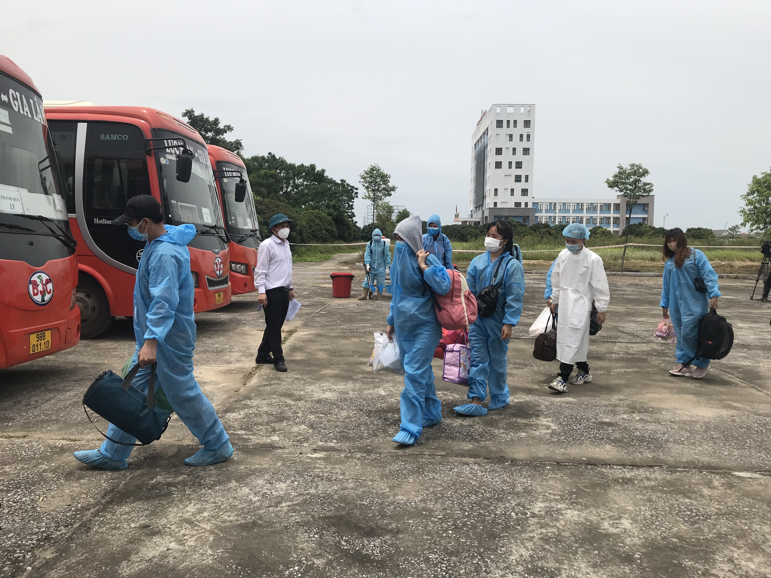 Thanh Hoá tiếp nhận 422 công dân trở về từ tỉnh Bắc Giang cách ly phòng chống dịch COVID-19