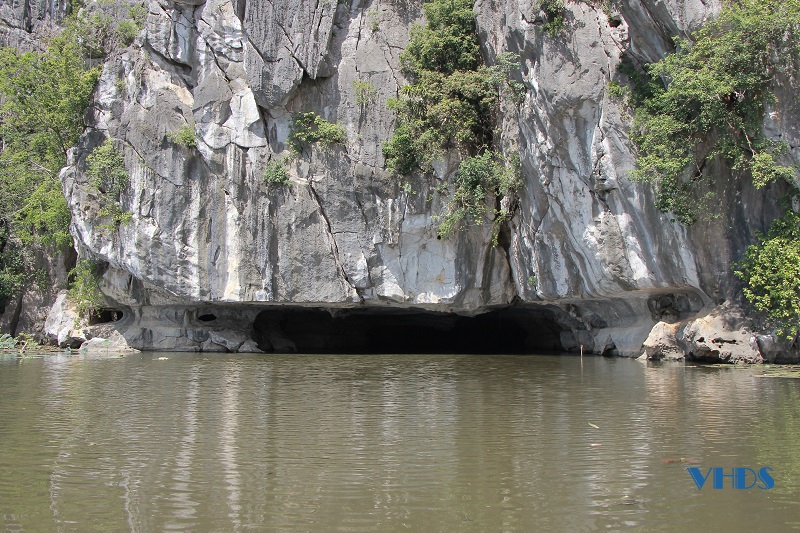 Những hang động đẹp ở khu danh thắng Kim Sơn