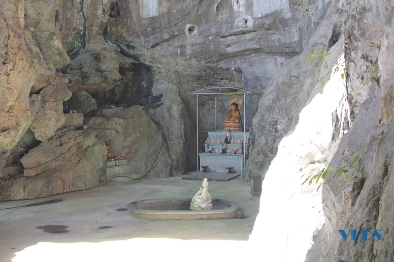 Những hang động đẹp ở khu danh thắng Kim Sơn
