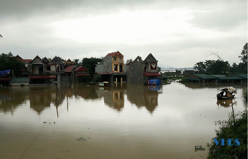 Hàng ngàn hộ dân vùng ngoài đê sông nơm nớp nỗi lo ngập lụt