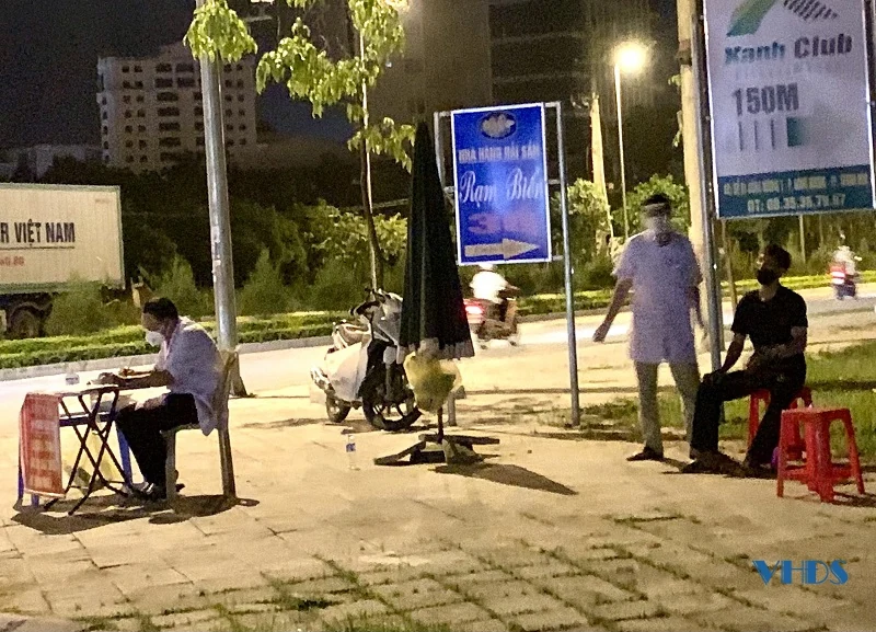 Trắng đêm rà soát, phòng dịch ở chợ đầu mối rau quả Đông Hương