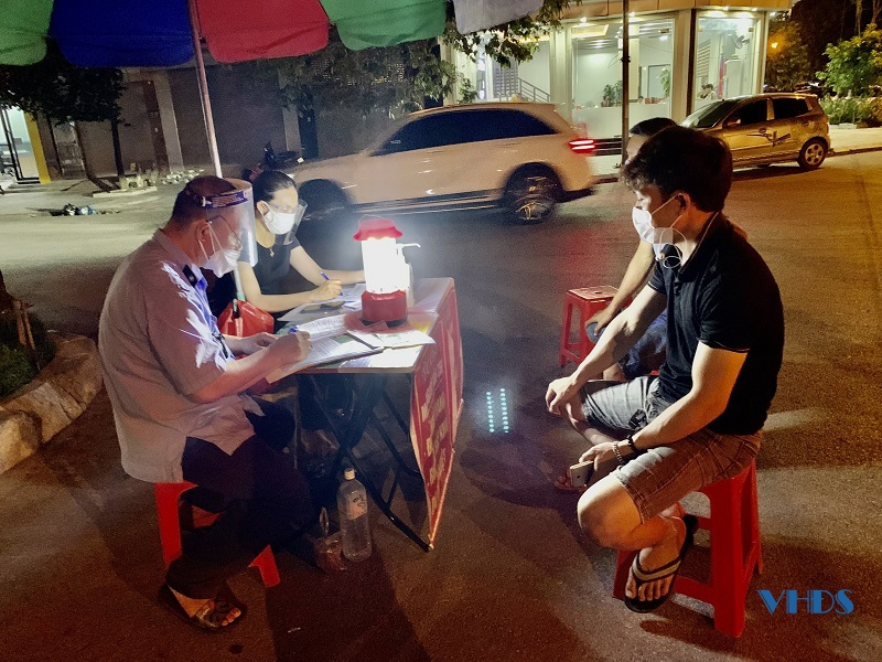 Trắng đêm rà soát, phòng dịch ở chợ đầu mối rau quả Đông Hương