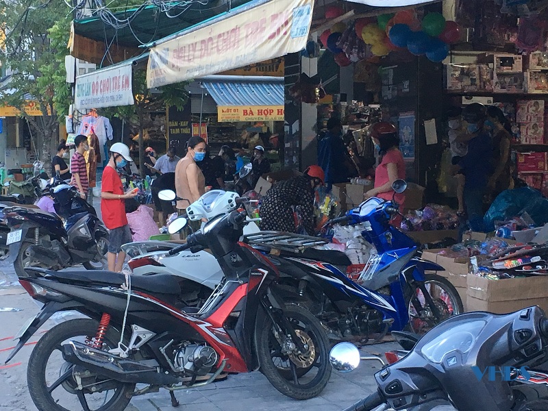 TP Thanh Hóa: Cửa hàng bán đồ chơi trung thu không đảm bảo an toàn phòng dịch