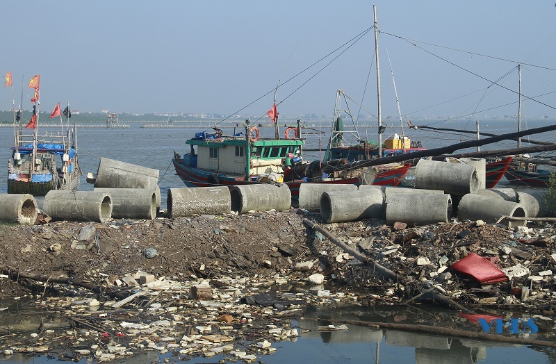 Ô nhiễm môi trường tại Bến cá Hoằng Trường