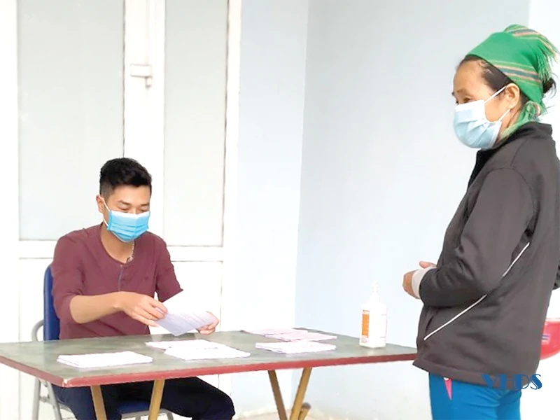 Thanh toán không dùng tiền mặt ở các huyện miền núi: Còn nhiều khó khăn