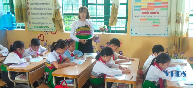 Nữ giáo viên dân tộc Mường được vinh danh tại chương trình Chia sẻ cùng thầy cô” năm 2021