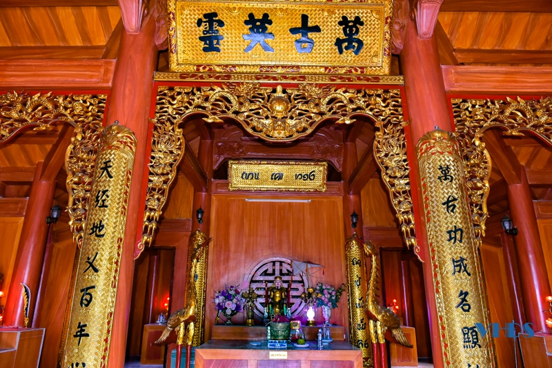 Thăm đền Chín Gian trên đỉnh Pú Pỏm