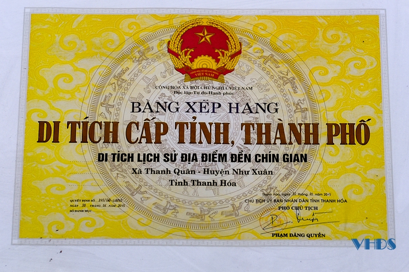 Thăm đền Chín Gian trên đỉnh Pú Pỏm