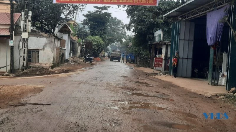 Siết chặt tình trạng xe quá tải trên tuyến tỉnh lộ 523
