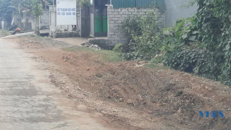 Siết chặt tình trạng xe quá tải trên tuyến tỉnh lộ 523
