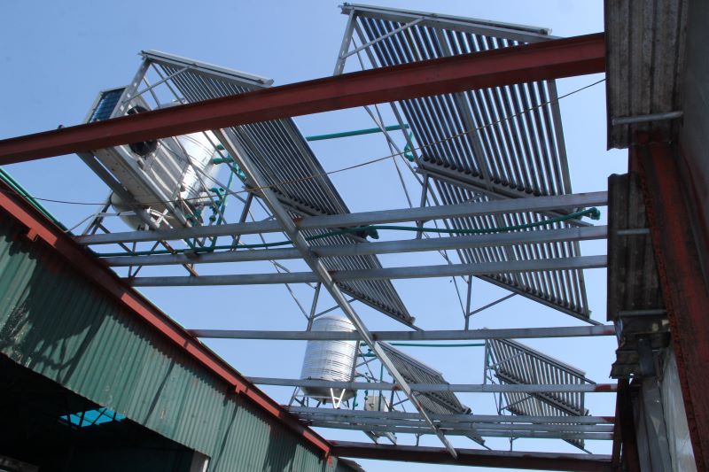 Ứng dụng pin mặt trời để “khắc chế” mùa đông trong sản xuất nước mắm
