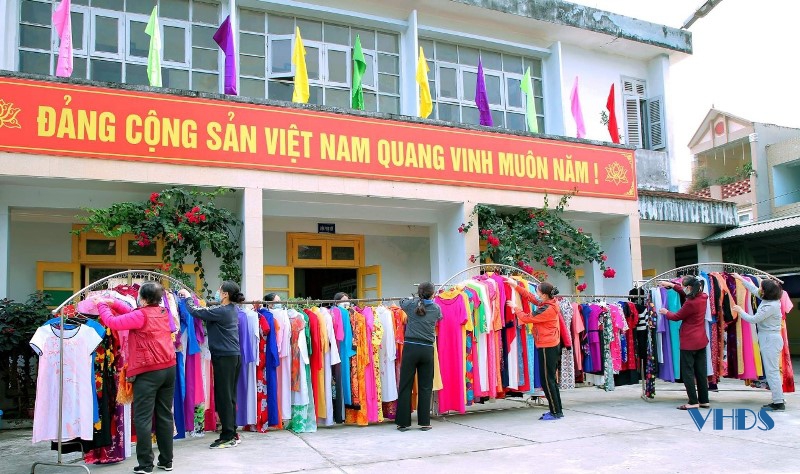 Hàng ngàn bộ áo dài - Sắc phục dân tộc ngày tết dành tặng phụ nữ nghèo