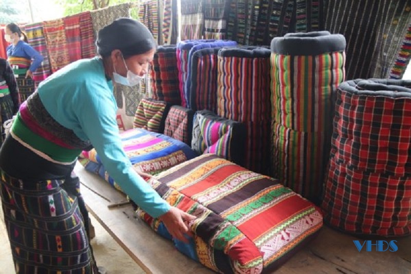 Sức sống nghề dệt thổ cẩm truyền thống của người Thái xã Lâm Phú
