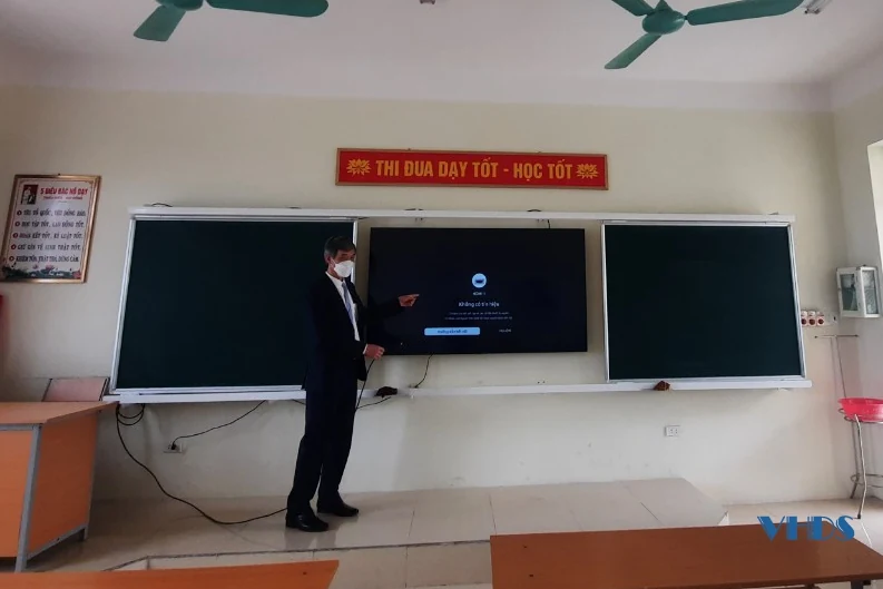 Tỷ lệ học sinh đến lớp thấp, nhiều trường chuyển trạng thái dạy học online
