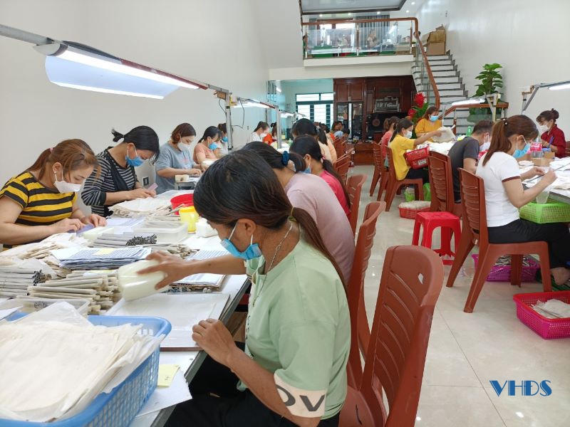 Nghề sản xuất lông mi tạo việc làm cho nhiều lao động ở Thiệu Thành