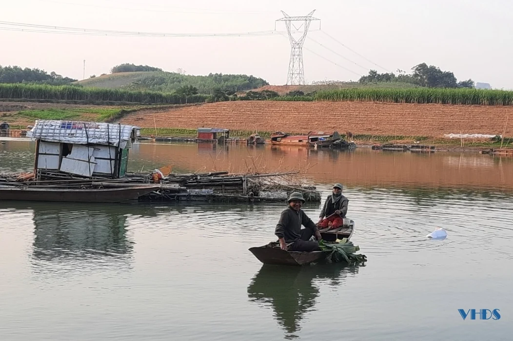 Nhiều hộ dân thu nhập ổn định nhờ nghề nuôi cá lồng trên sông Chu