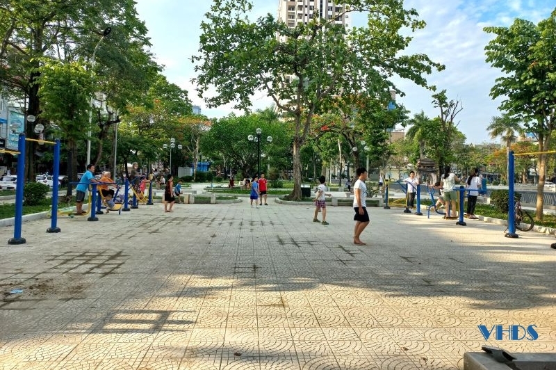 Công viên thu hút nhiều người dân đến tập thể dục - thể thao