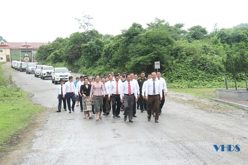 Huyện Mường Lát đón tiếp đoàn đại biểu 2 huyện Viêng Xay và Sốp Bâu (Hủa Phăn, Lào) đến thăm và làm việc