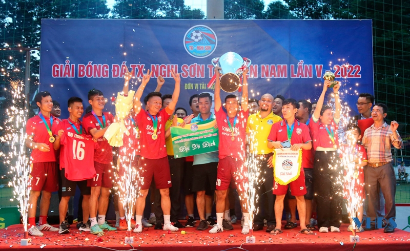 Sôi nổi giải bóng đá thị xã Nghi Sơn tại miền Nam năm 2022