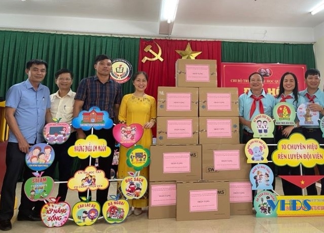 Tặng nhiều phần quà bổ ích cho các trường học trên địa bàn TP Thanh Hóa