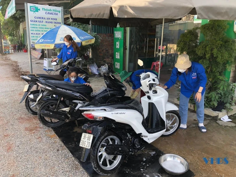 Rửa xe gây quỹ ủng hộ trẻ em có hoàn cảnh khó khăn nhân dịp Tết Trung thu