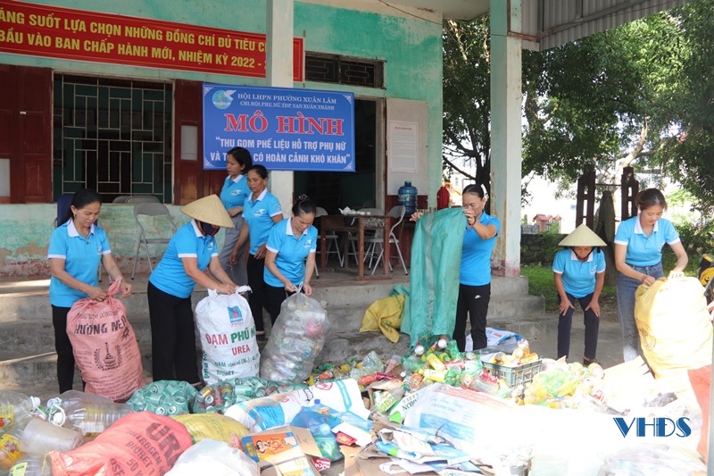Phụ nữ Xuân Lâm thu gom phế liệu gây quỹ giúp hội viên nghèo