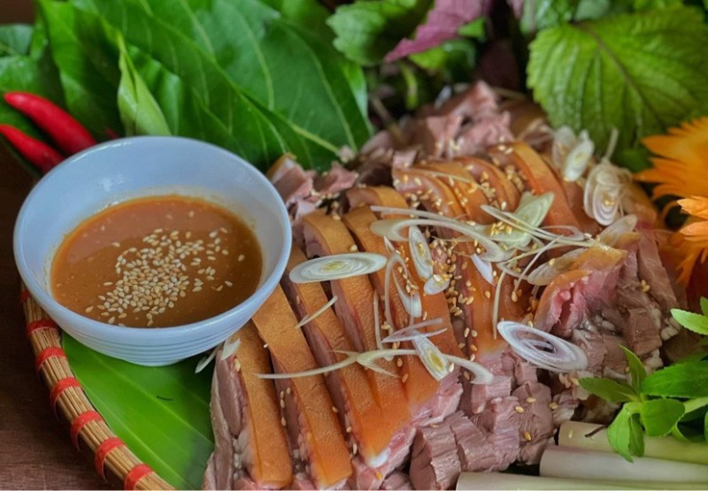 Đặc sản dê ủ trấu Nga An