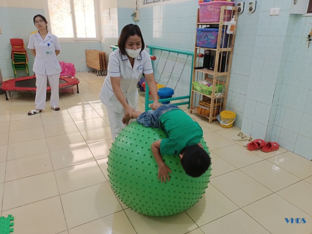 Điều trị rối loạn phổ tự kỷ ở trẻ 